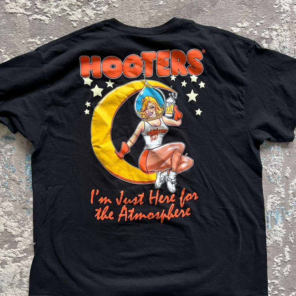 Hooters Black Tee with Vibrant Graphic